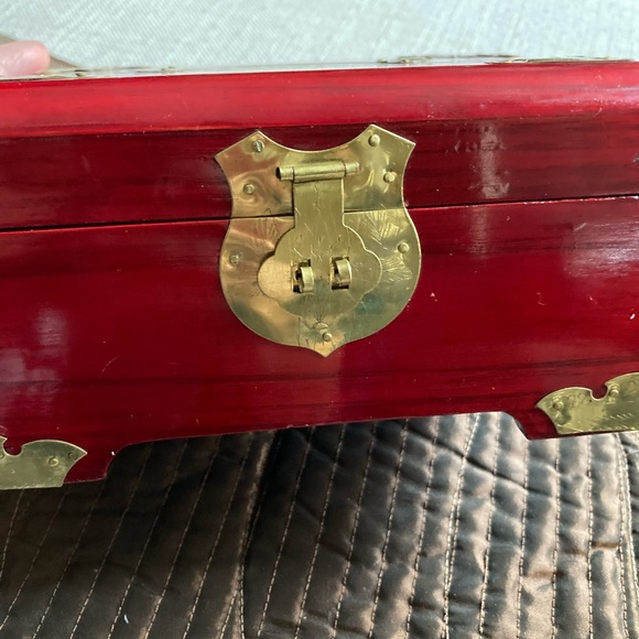 Red Wooden Jewelry Box,Inlaid Hancarved Jade, Brass hardware,Hinged, Silk Lining - Picture 5 of 9